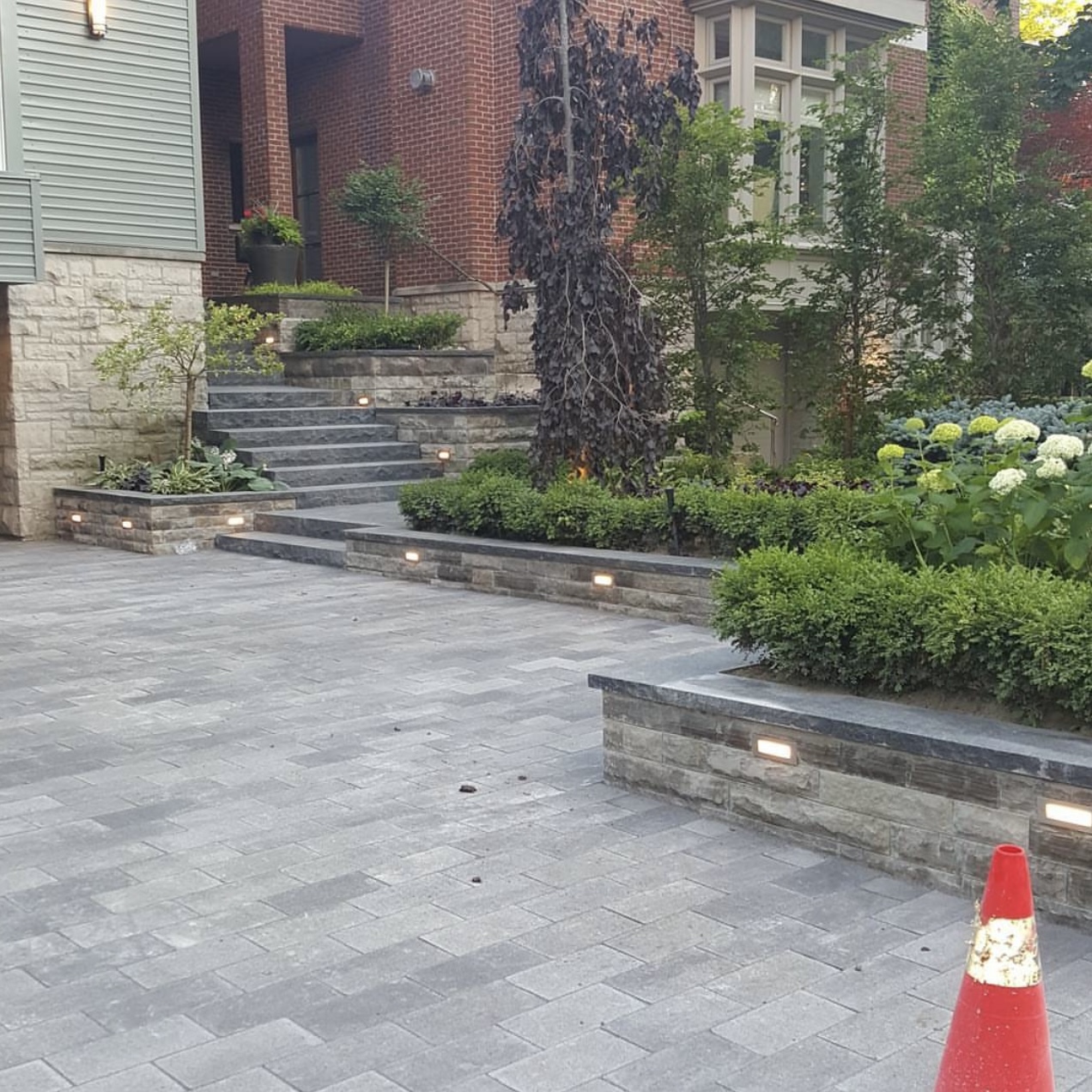 Step and planter landscape lighting